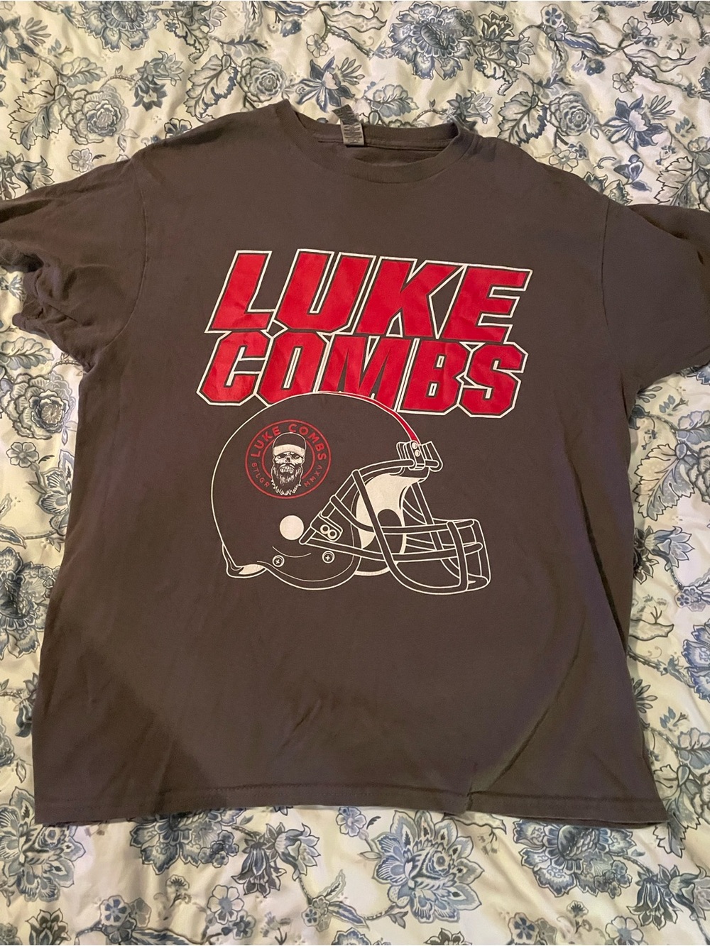 Gilden Luke Combs Concert Crewneck T‑Shirt in Ohio State colors